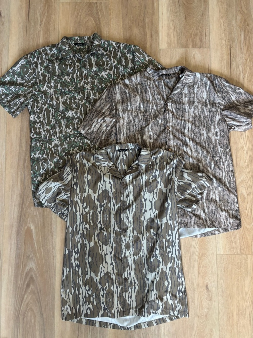 NWOT - Feritto
Men’s 3 pack camo button up